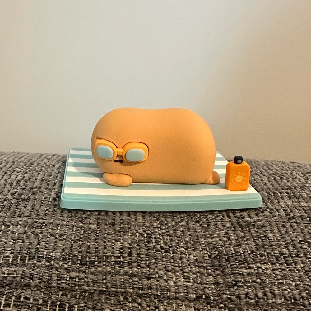 Smoko Tayto beach blind box figure - tanning Tayto